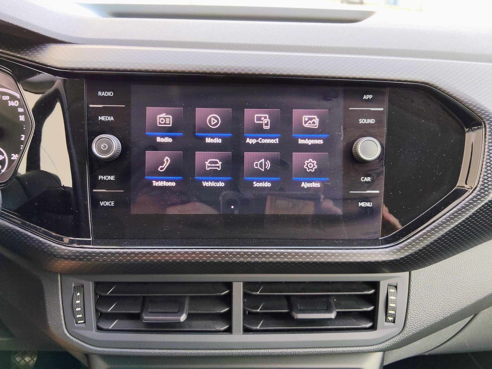 VOLKSWAGEN T-CROSS 1.0 TFSI ADVANCE