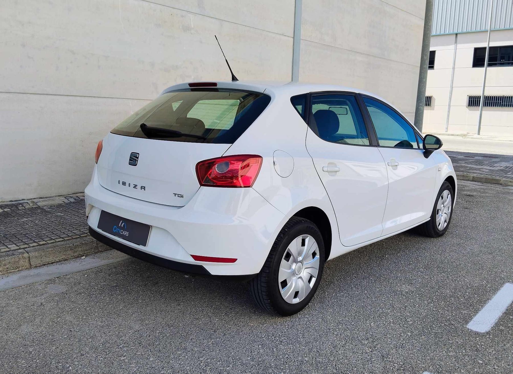 SEAT IBIZA 1.4 TDI 90 cv  5 puertas.