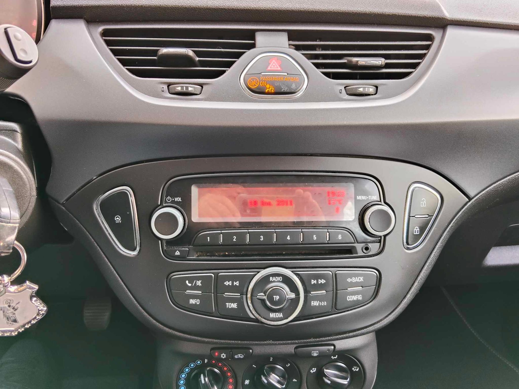 OPEL CORSA 1.4i SELECTIVE