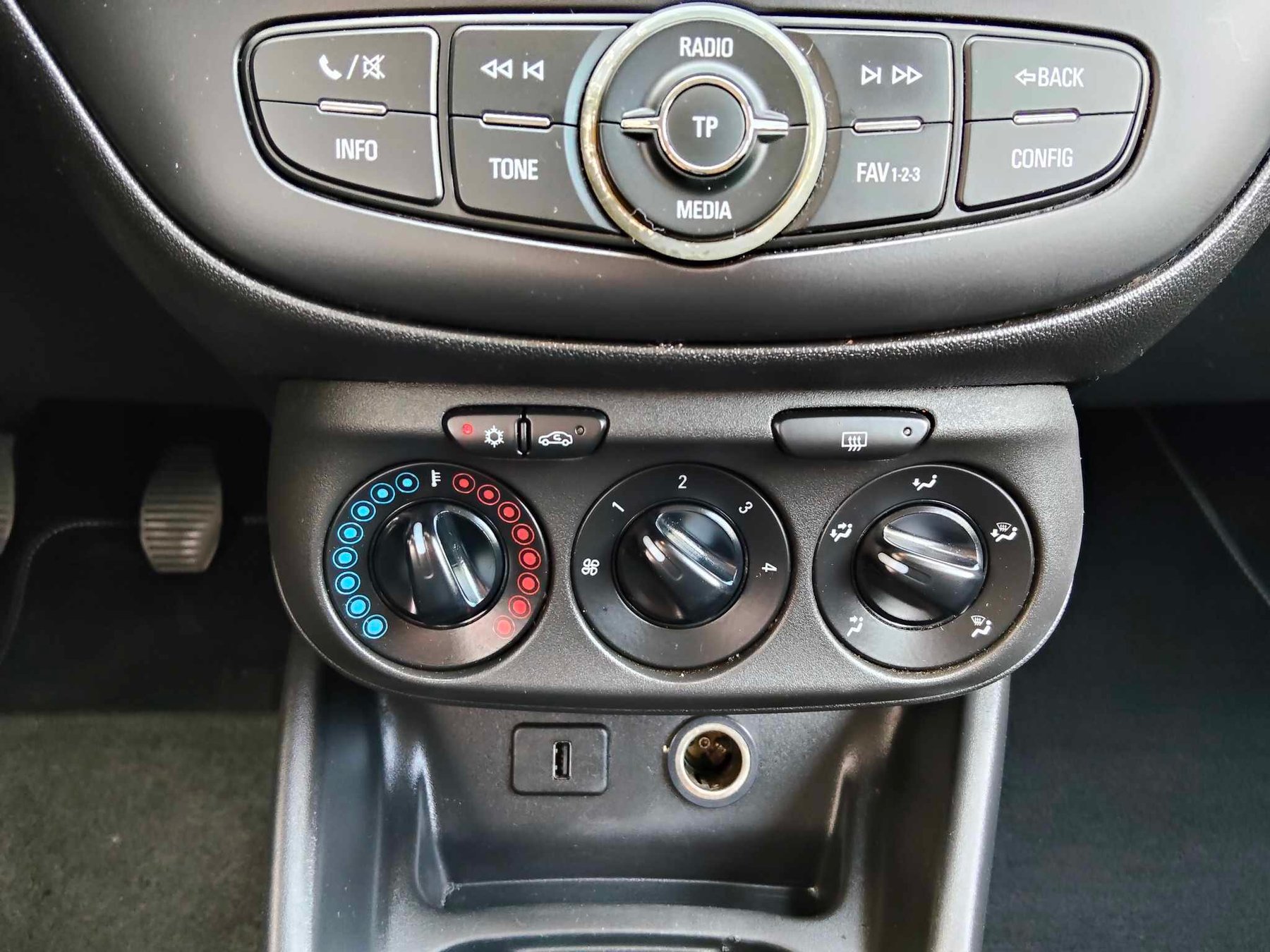 OPEL CORSA 1.4i SELECTIVE