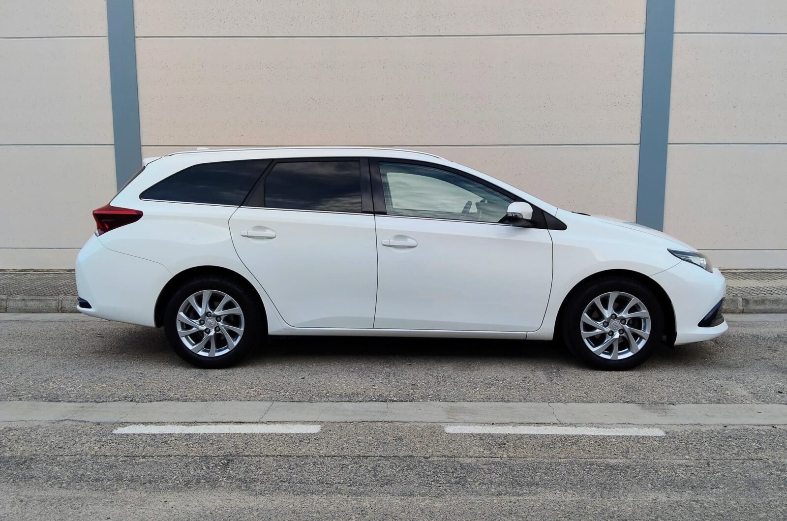 TOYOTA AURIS 1.6d - SPORT TOURER