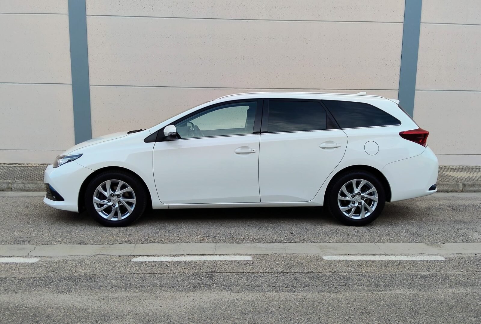TOYOTA AURIS 1.6d - SPORT TOURER